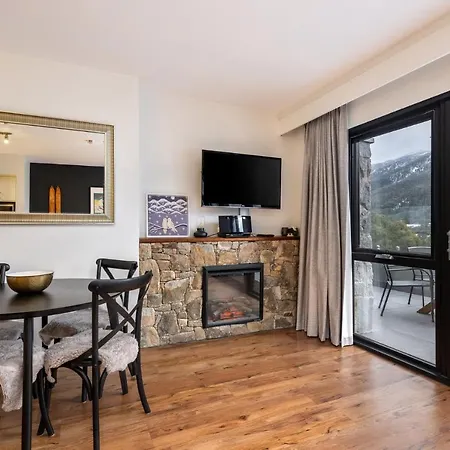 Lantern 1 Bedroom Deluxe With Hot Tub And Car Park Thredbo Exterior photo